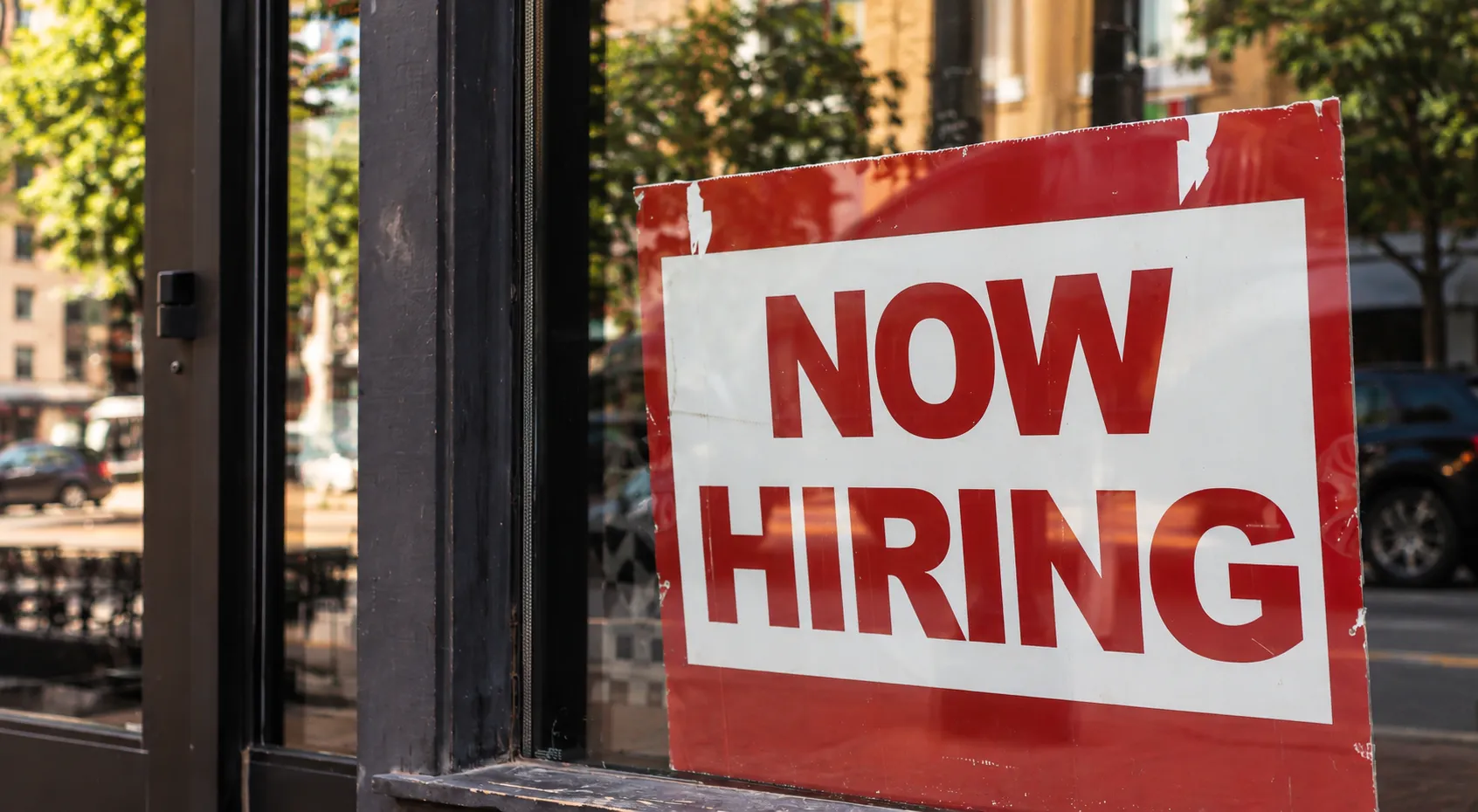 ADP Reports September Hiring Rebound as Inflation Remains Firm