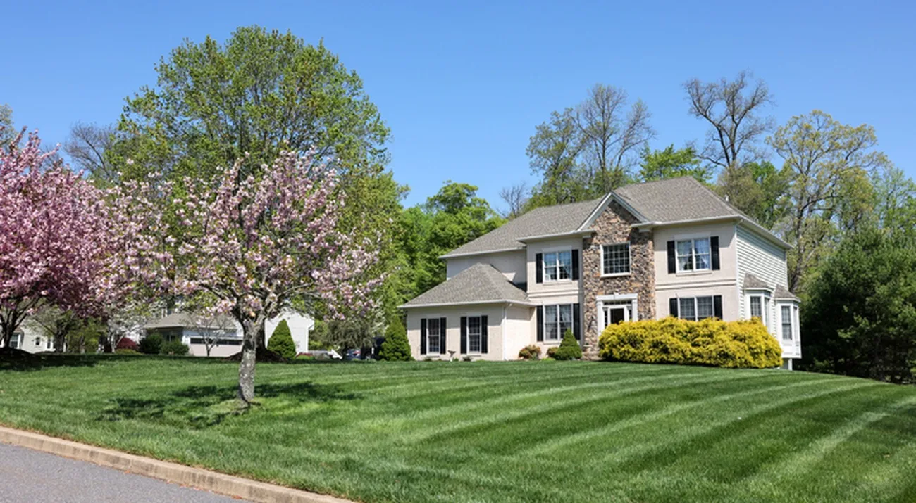 September Home Sales Rebound 1.5% as Rates Threaten Gains