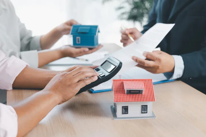 Homebuyers Return as Mortgage Rates Slip to 7.37%